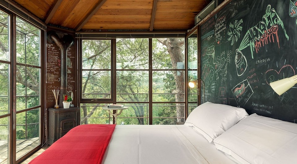 Здесь хочется остаться: 5 самых интересных спален из домов для краткосрочной аренды